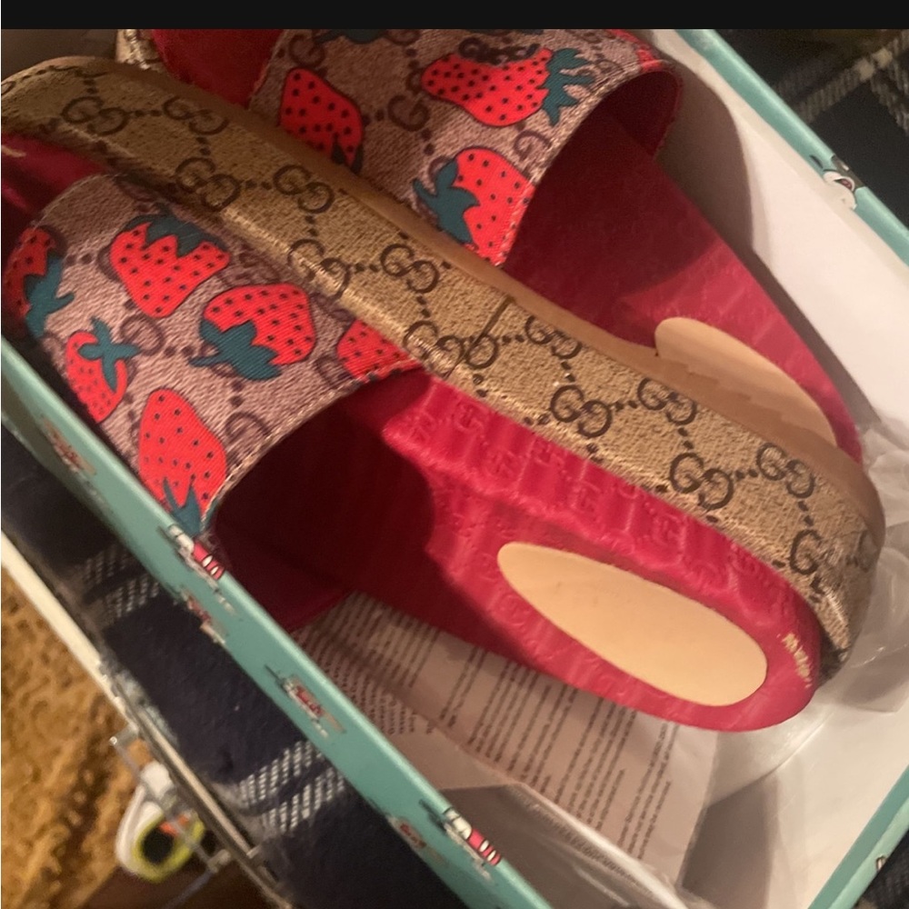 G. G platform slides